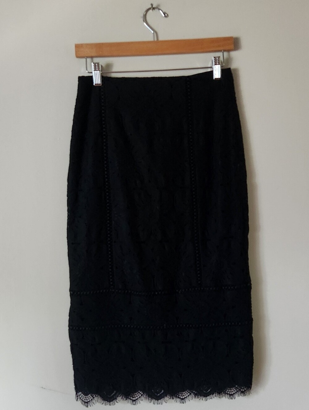 Banana Republic Black Lace Midi Pencil Skirt Sz 2 - Picture 8 of 9